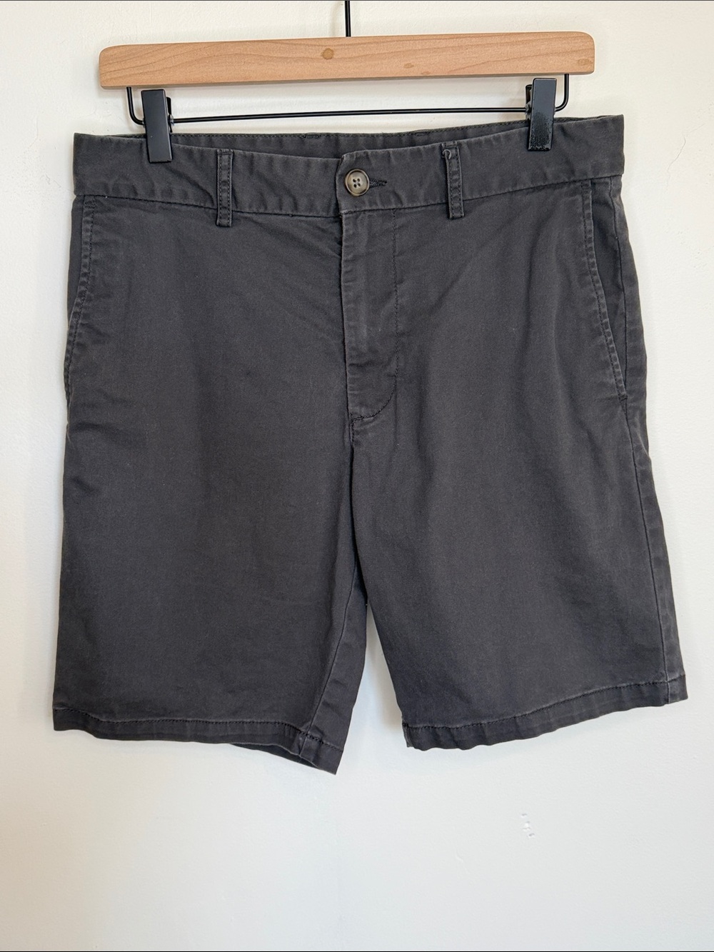 Old Navy Men's Charcoal Flat-Front Shorts